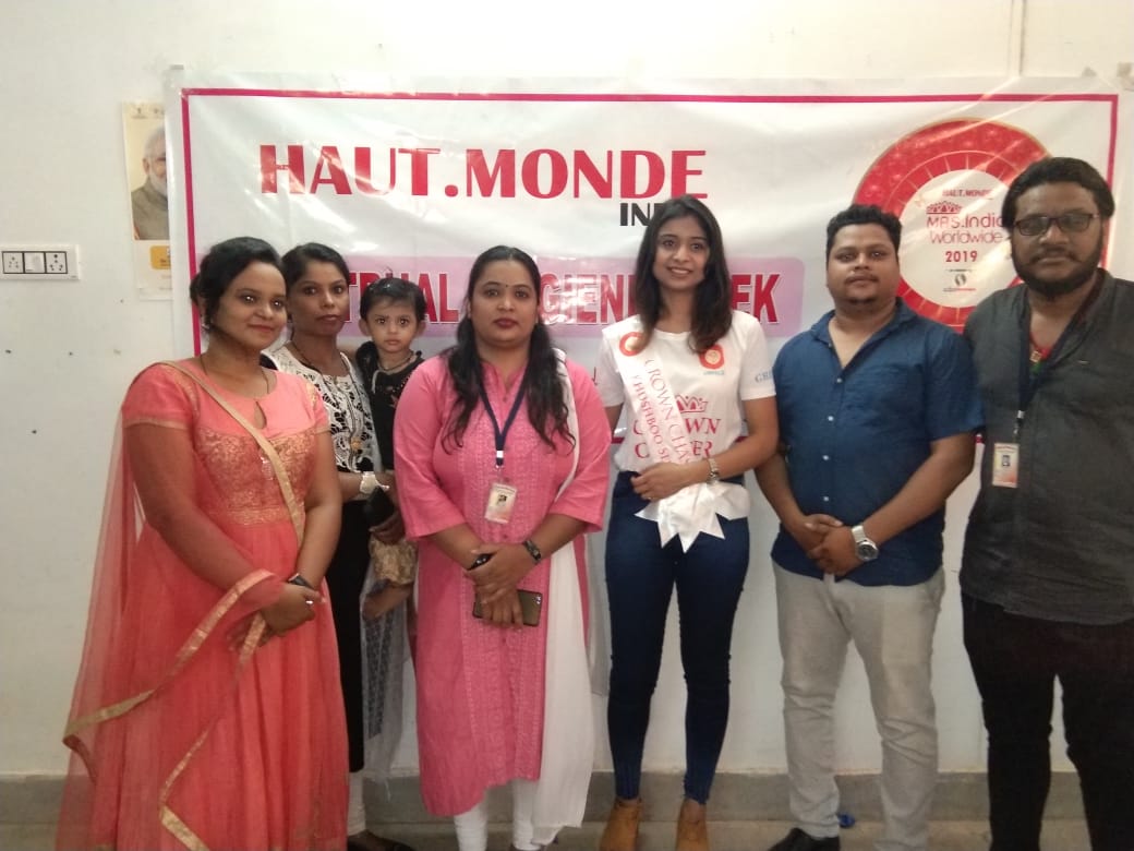 SapnaSaraf3's tweet photo. मिसेम इंडिया वल्र्ड वाइल्ड फाइनेलिस्ट खुशबू सेवक द्वारा कोटा मे सेफ एन श्योर सेनेटरी पैड्स का वितरण किया गया एवं सेनेटरी पैड के उपयोगिता के बारे मे विस्तार से बताया गया#MSINDIA #MOTHERS DAY#LAHUSEKAISISHARM https://t.co/5vT1LHhB4y