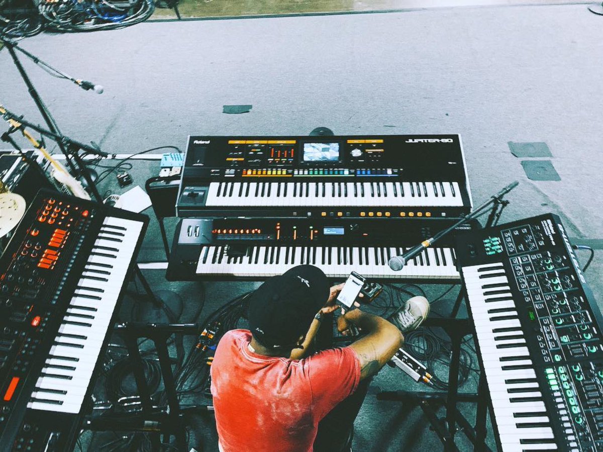 RolandGlobal's tweet image. When the top R&amp;amp;B Stars need a real force behind the keys, they call Khirye Tyler (@khirye90). Mad skills and an arsenal to match them!

#system8 #rd2000 #jupiter80 #jdxa #synthesizer #keyboardist