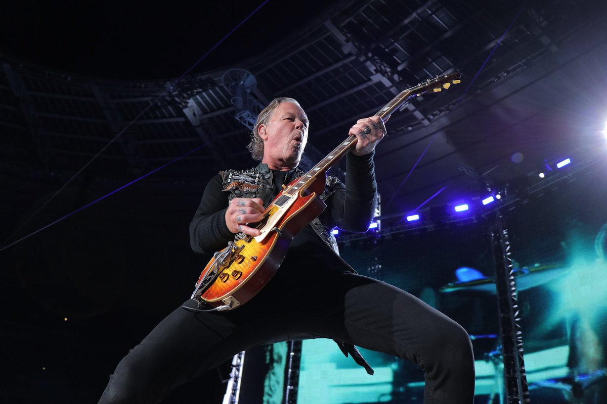 Metallica's tweet photo. Photos from last night’s gig in Paris! 

Check out the setlist, more photos, videos, fan pics and show notes at 
https://t.co/H5xJkB0EjF.

#MetInParis https://t.co/aoWlhCverP