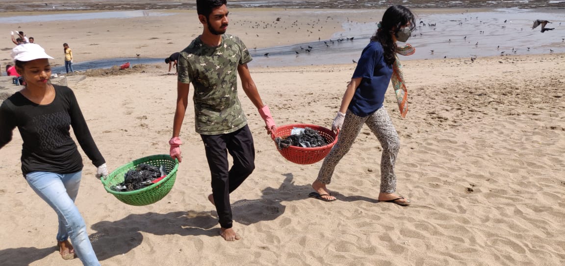 AnishChavan13's tweet photo. #BeachCleanup #Week90 #Cleanup342
Beating the heat by cleaning up the sewage at Dadar Beach.
Team was motivated to see @AnilKokil sir - Lalbaug Corporator participating & actually cleaning the sewage.
Thank you Anil sir & Team for your support.
@AUThackeray @deespeak https://t.co/ueVu7W92uq