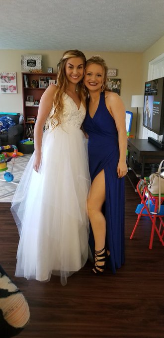 last prom w/ out a date but w/ my bestie was 100% better https://t.co/v8L5JXJjUm