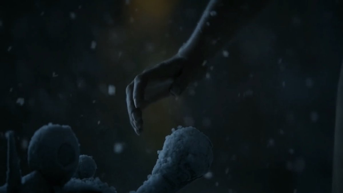 honestlymadi's tweet photo. we thought it was snow in Dany’s vision but it was ashes 😨#GameofThrones https://t.co/2VupQ7xIb2