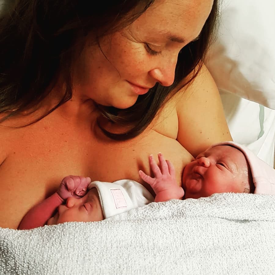 JenKent6's tweet image. One of my greatest achievements. 
What a day.... and what a result. Blessed to be so lucky that IVF worked 2nd time round to have 3 rainbow miracles. Truly honoured with these 3 little ladies in my life. #wrexhammaelor  #teammiracle #rainbowtwins #newbaby #itsgirls #IVF #1stday