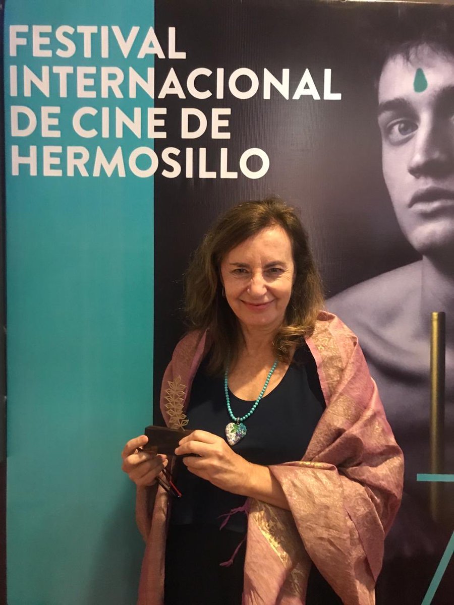 KarinaGidi's tweet photo. Felicidades a mi adoradísima @verolanger que ganó el premio como Mejor Actriz en el @FICHermosillo por su trabajo en #ClasesDeHistoria y Felicidades @mislashernandez por el de Mejor Película!! Bravo!! https://t.co/sZ1jhkOQxv