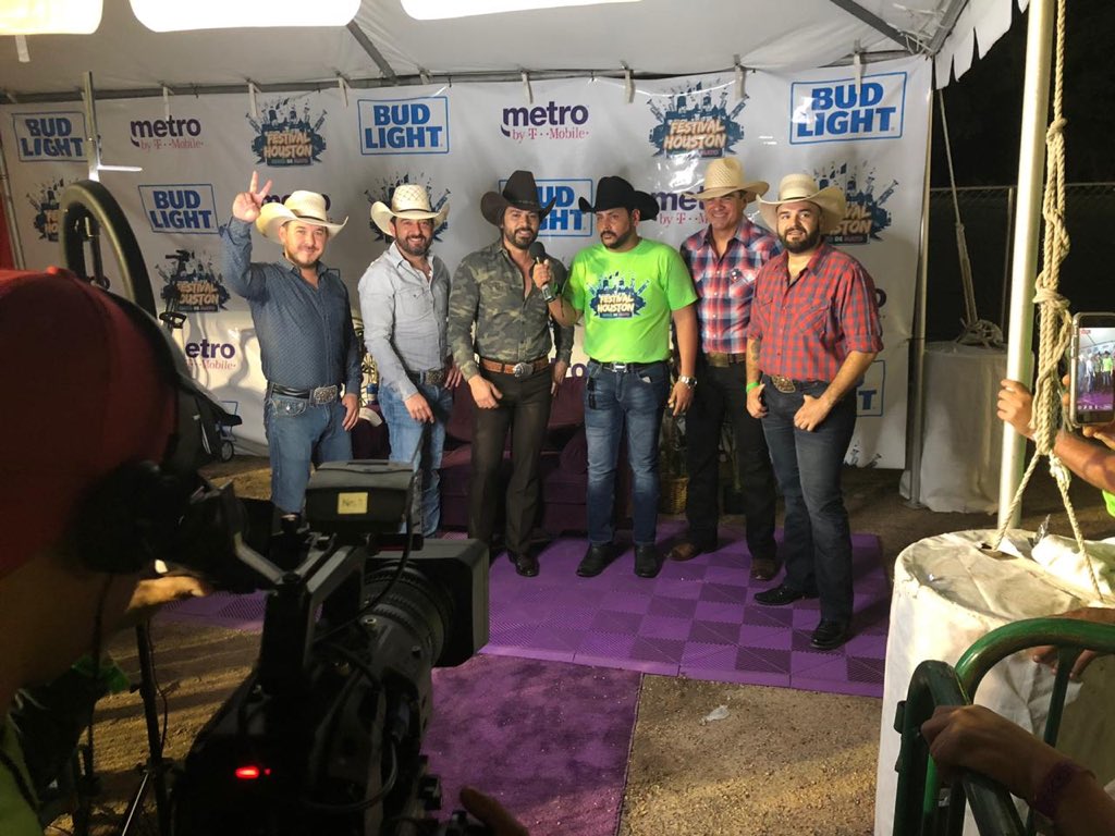 Remex_Music's tweet photo. 🇺🇸 Éxito total de @grupolaleyenda en el más grande, el festival de todo #Texas #FestivalHouston 💥🤠 #PuroRemex #USA https://t.co/PAtB7b5PVM