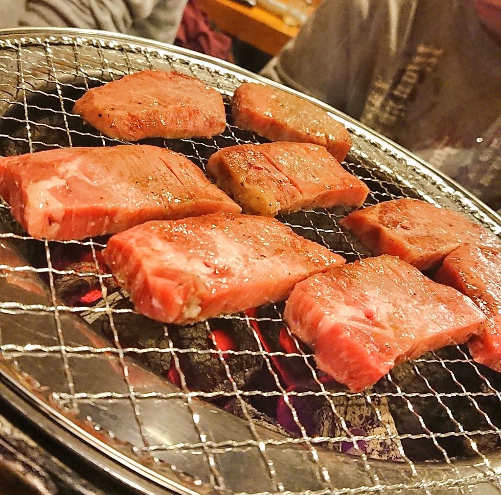 真人間 おくさん Balsabalsa バルサバルサ スペイン料理の店 アヒージョとかパエリアとか アヒージョのオイルに バゲット パン を浸して 食べると うんまい 酒は自家製サングリアが 飲みやすくて美味しいです 店が狭いので2 4人が良いかも 真人間 おくさん Balsabalsa バルサバルサ スペイン料理の店 アヒージョとかパエリアとか アヒージョのオイルに バゲット パン を浸して 食べると うんまい 酒は自家製サングリアが 飲みやすくて美味しいです 店が狭いので2 4人が良いかも