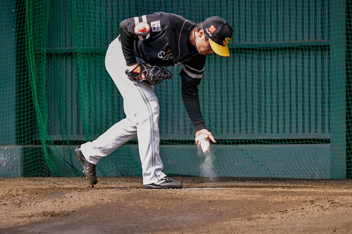 投手がロジンバッグに触れたり煙を上げたりする写真のタグ に集まった写真たち 2ページ目 Togetter