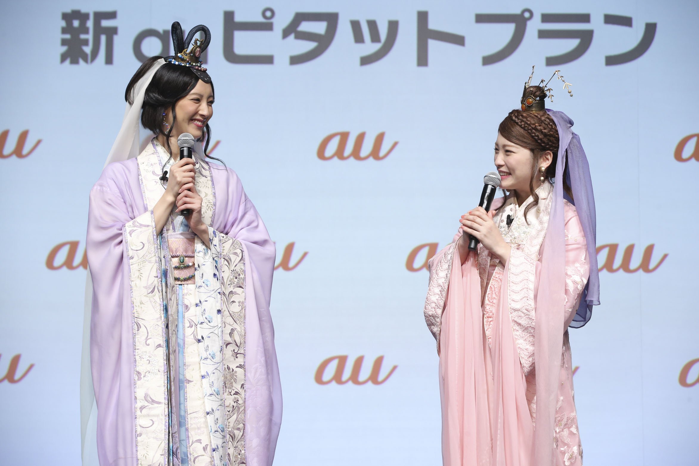 Au 本日の Au発表会19summer のゲストとして 乙ちゃん役の菜々緒さん 織ちゃん役の川栄李奈さんにお越し頂きました 本日発表した 全9機種の最新端末 Au New Selection はこちら T Co Hktuq4h06t 新料金プランに関してはこちら