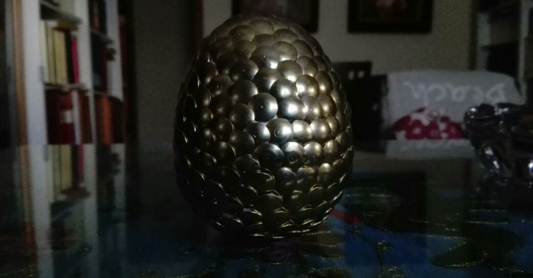 hicsunt_fa's tweet photo. ¡Hola! Soy una simple estudiante que quiere hacer un viaje en verano, pero no tengo ninguna forma de conseguir dinero que no sea con manualidades. Aprovechando el auge de Juego de tronos, hago huevos de dragón a mano y de diferentes colores. Un RT sería maravilloso, gracias. 💕 https://t.co/AcFOirvYID