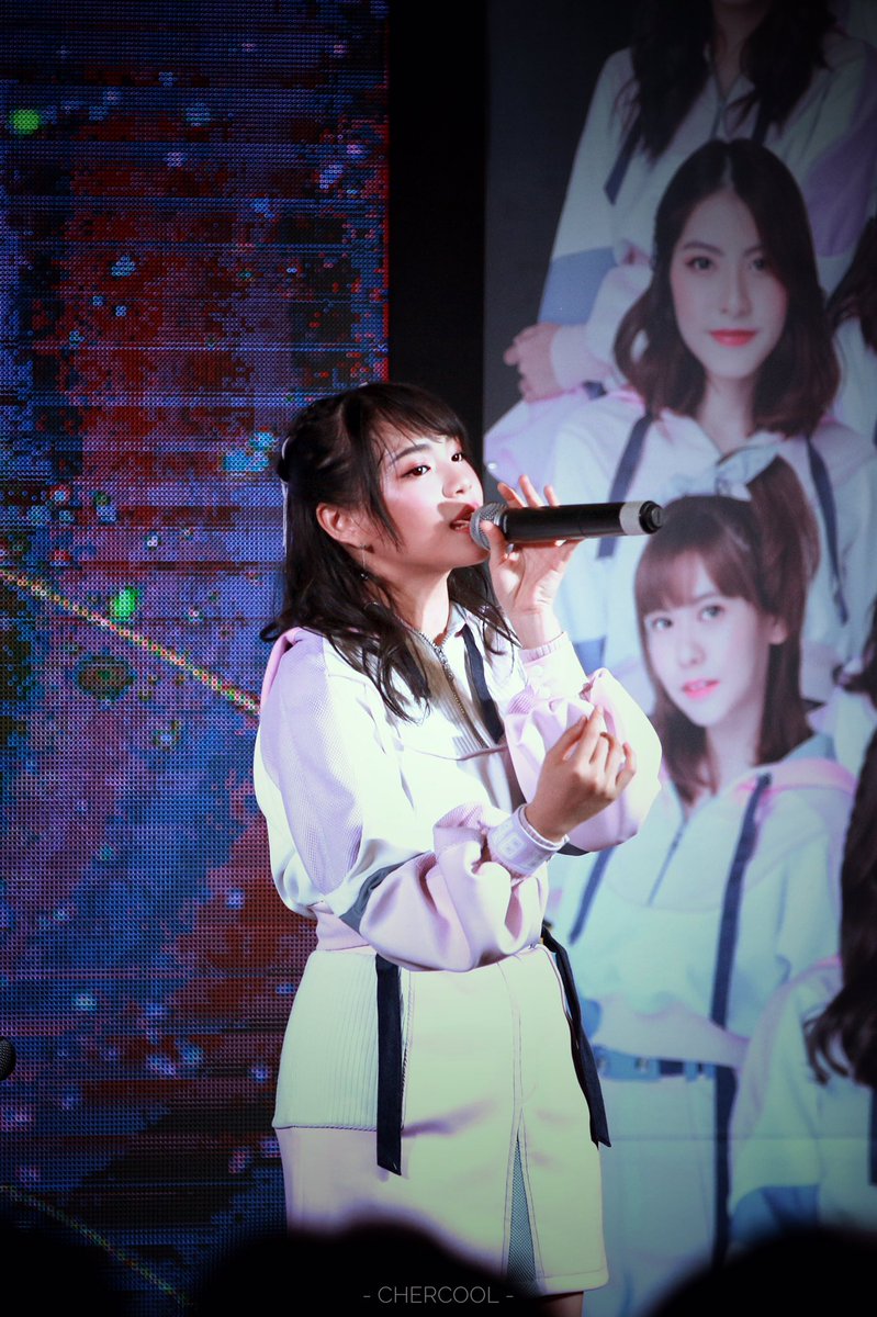 chercool_'s tweet photo. ส่งกำลังใจให้คนไปซ้อมนะคะ ✌🏻😬  #CherprangBNK48 https://t.co/seE5sSUTYl