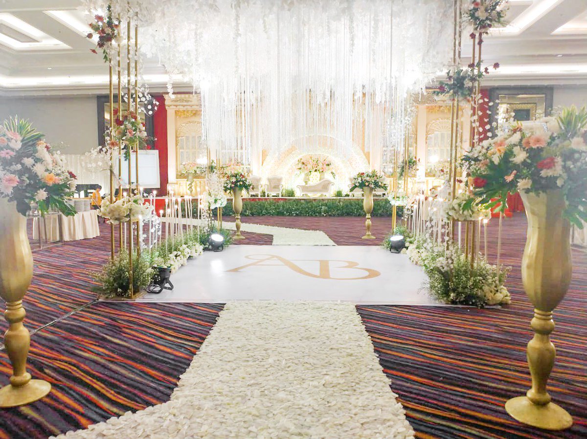eautiful wedding at our spacious Casa Grande Ballroom

#merlynnparkjkt
#merlynnparkhotel
#theluxuriousmerlynnpark
#weddingpackagejkt
#weddingvenuejkt
#weddingballroomjkt