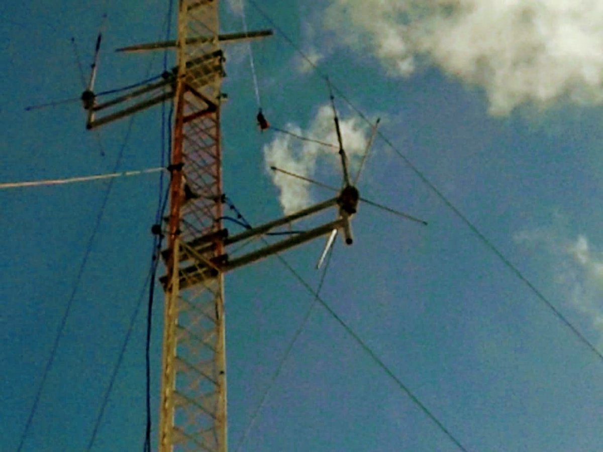 RadioOSG's tweet image. Estação de #PY5DCP defesa Civil do Paraná, localizada no palácio das Araucárias no centro Cívico Curitiba PR.

Contribuição #PY5LUI Luiz Moro 
.
.
.
.
.
#radioamador #hamradio #radioaficion #fema #civildefense #antenna #hamstation