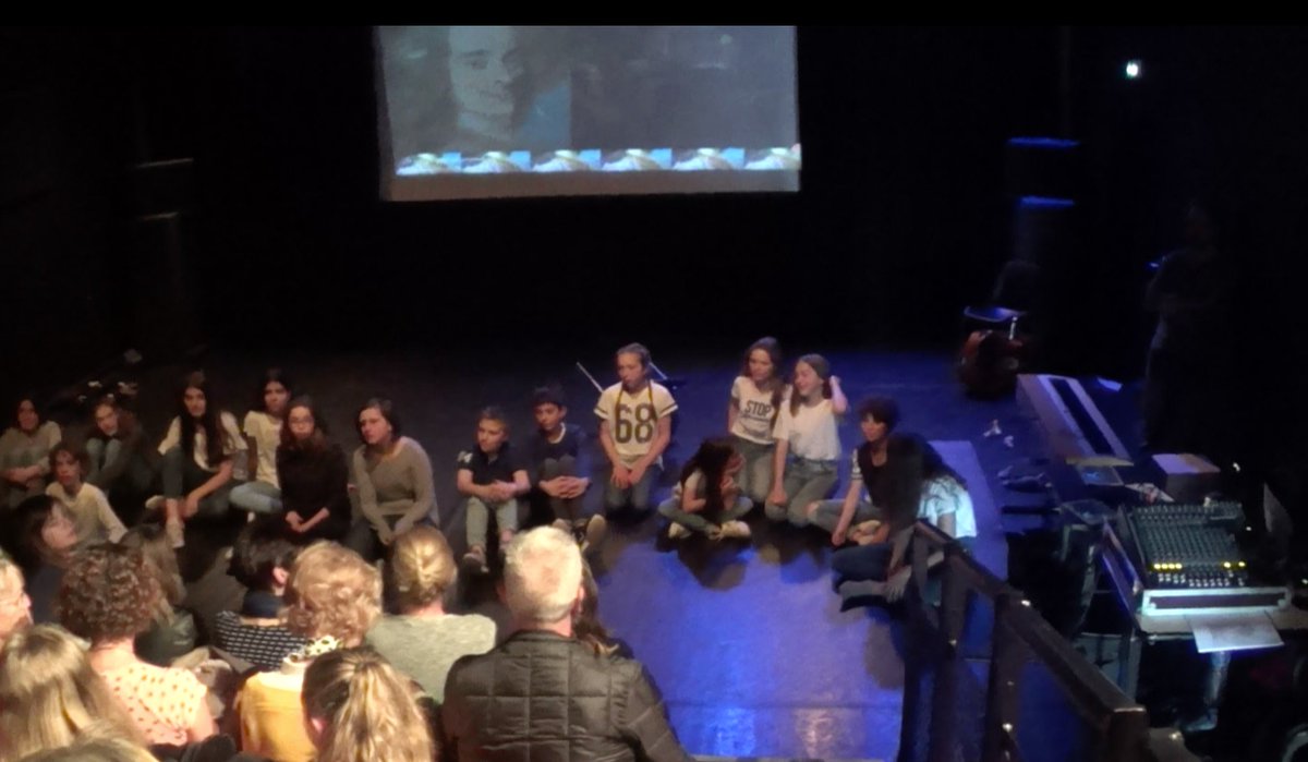 pfournier55's tweet photo. Numérique - théâtre - Musique : Rencontre très gratifiante pour les élèves avec le public après la restitution de "qu'est-ce que ce monde-ci ou les Candides de Theuriet" @clgandretheuriet #ipad @edmusconnect @deptmeuse @barleduc55000 @dane_nancy_metz @daac_nancy_metz https://t.co/DB6rGdslJs