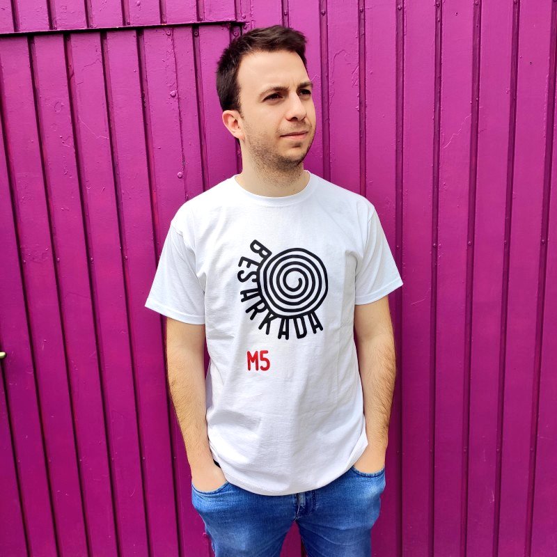 LaTcomprometida's tweet photo. En #Solidaridad apoya.
Llega la camiseta #Besarkada, #Abrazada en #algodón de @Abrazo5M. El objetivo de la camiseta es difundir un abrazo entre #pueblos, buscando la ruptura de fronteras.
¡Por una acogida digna de #refugiadas! #NadieEsIlegal.
✌🌍https://t.co/YhWEbhVXsM https://t.co/DHQe5wErY6