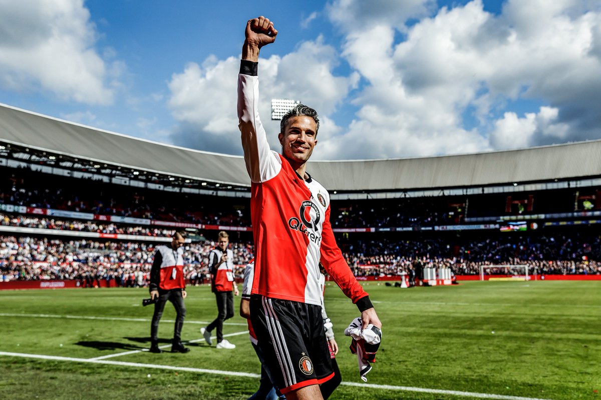 brfootball's tweet photo. Yesterday, @Persie_Official said goodbye to football ❤️⚽ https://t.co/kfKKyMJI4c