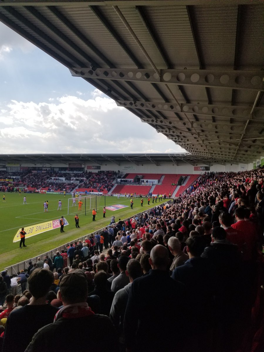Incredible scenes in Doncaster yesterday. Buzzing to get down to a sold out valley Friday 🔴🔴 #cafc #coyr