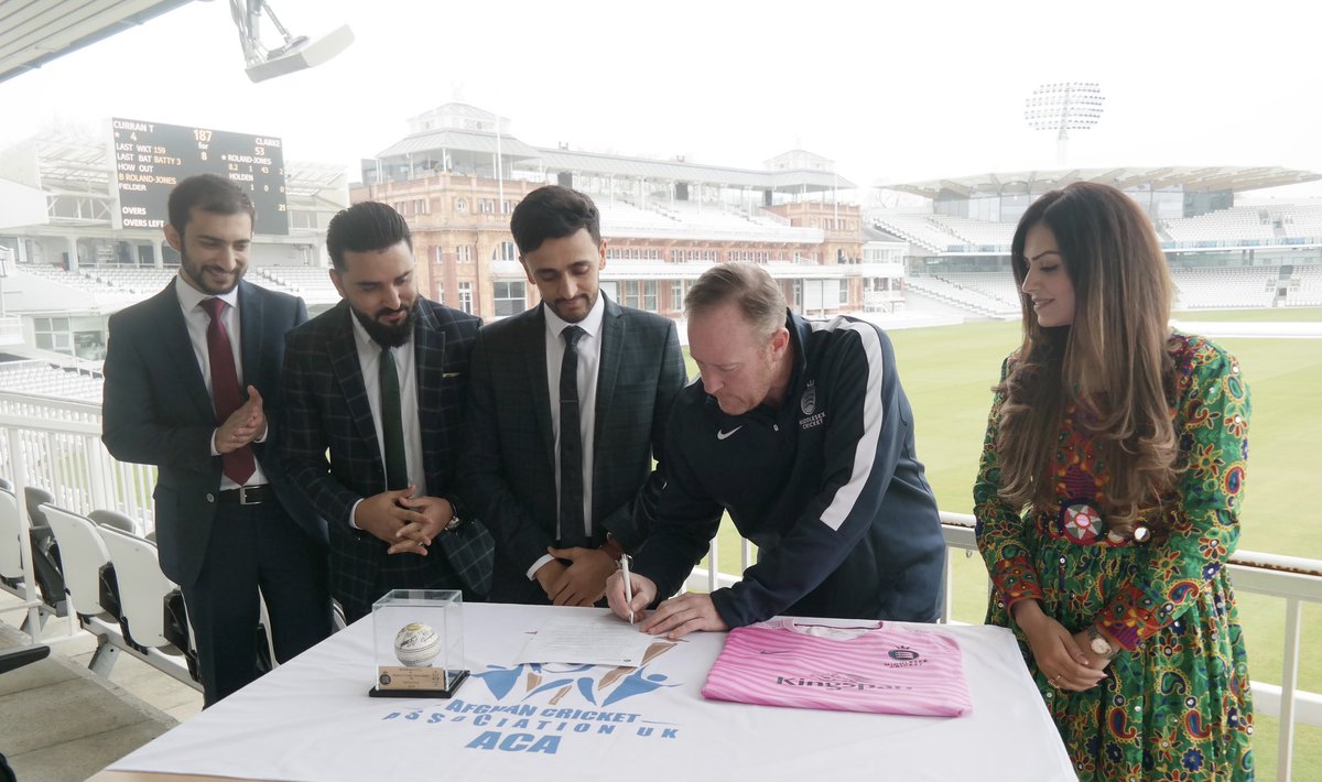 AfghanCricket_A's tweet photo. WE ARE DELIGHTED TO ANNOUNCE OUR NEW PARTNERSHIP WITH @Middlesex_CCC 🖊️📃 Our members & followers can now get the #ACAUK discounted membership for £200, reduced from the normal cost of £265, and watch @Mujeeb_R88 in action all summer at @HomeOfCricket
#AfghanAtalan #BlueTigers https://t.co/EWlc5yVUgj