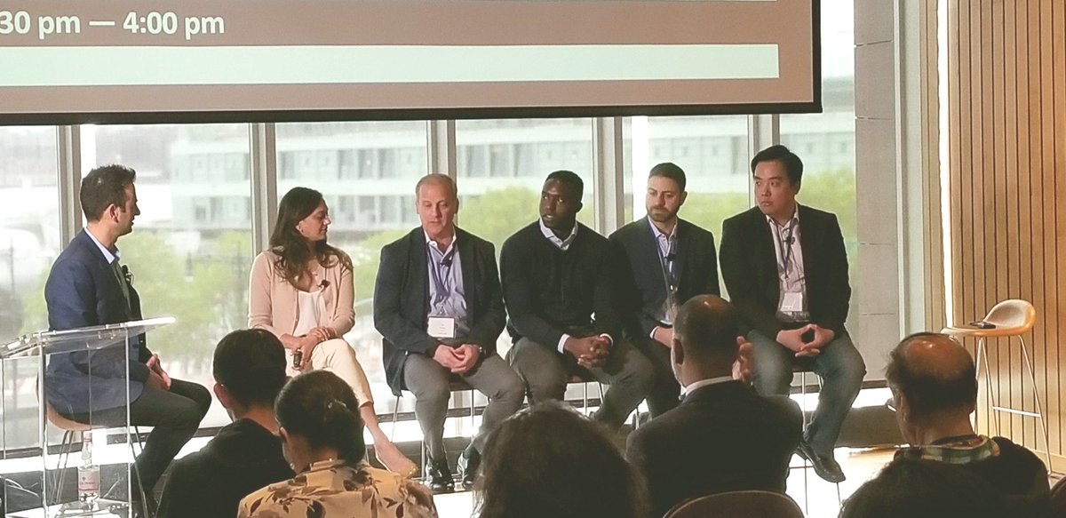 DDA_GmbH's tweet photo. Iconic Holding USA team at the New York #Blockchain Week in a panel on 2019 Market Outlook And #Fund Strategies #NYBlockchain #BlockchainWeek #DigitalAsset #Crypto #cryptoevent #AMaaS #CryptoFund https://t.co/lZbIsuPYh9