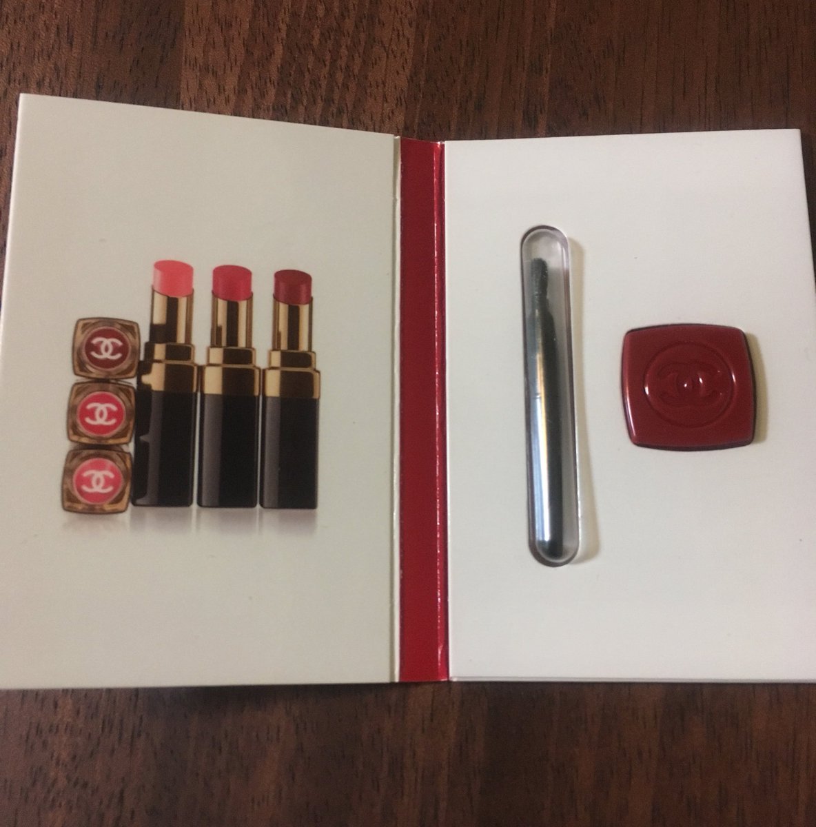 Tsukika على تويتر Chanelでもらったリップのサンプルが笑ってしまうほど好きな色で なんともしてやられた感があるよね Sasuga ルージュココフラッシュ92 アムール ドゥ シャネル 名前もすげえや