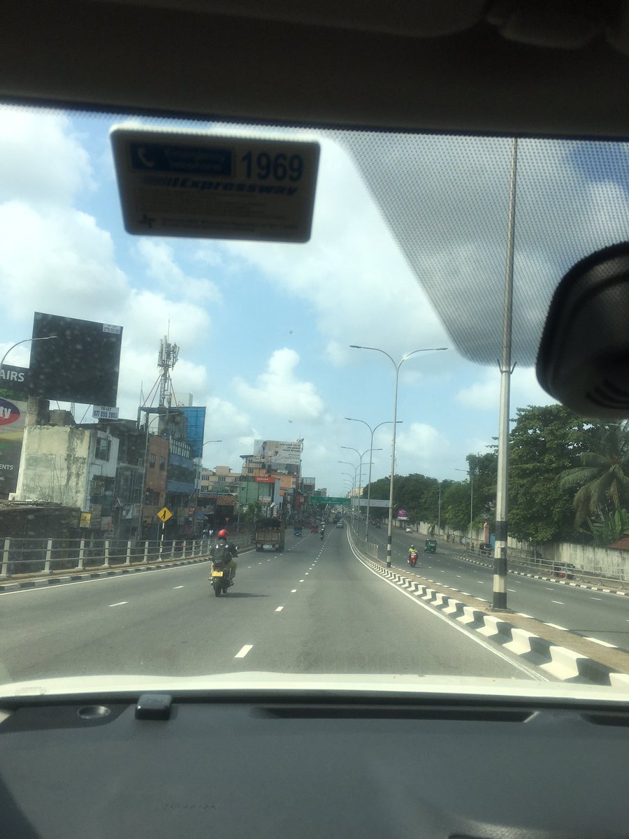 ThilankaH's tweet photo. Baseline Rd around 9:30 am today. People are in #fear and #distrust #socialmedia blocked. All of this fuel frustrations, tensions &amp; social unrest. Lawmakers themselves are making #racist remarks and all are forgetting #terrorism is the priority issue which supersedes all https://t.co/husexze5uF