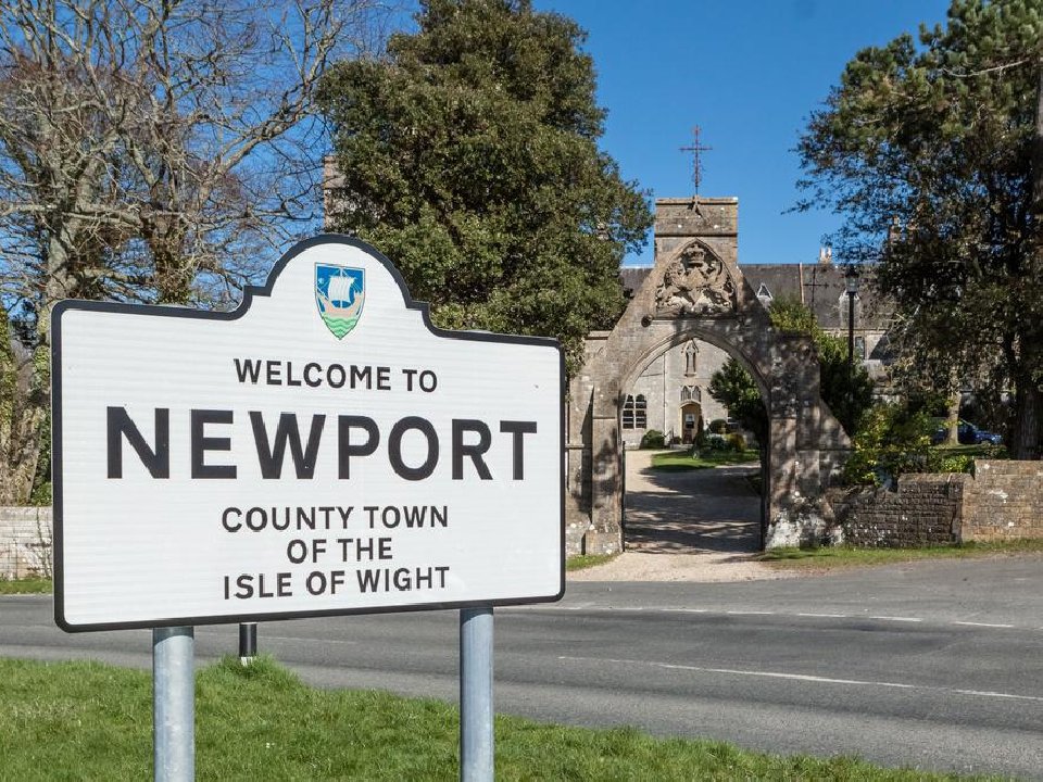 Really excited to meet with <a href="/Conservatives/">Conservatives</a> Cllr George Cameron, chair of the <a href="/iowcouncil/">IWC Webteam</a> today to discuss how <a href="/ABAmbassadors/">Anti-Bullying Ambassadors</a> can be supported by the local authority to give more young people &amp; schools access to Anti-Bullying training. #IsleofWight #IOWCouncil #IOWABC20