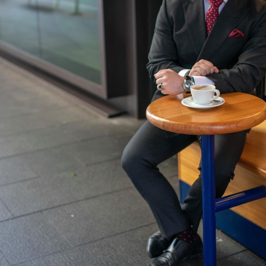 _dapperofficial's tweet photo. Nothing beats the feeling of starting the week off in crisp, fresh, new socks
.
.
.
#thedappercollection #sockgame #sartorial https://t.co/IQ318lkW7p