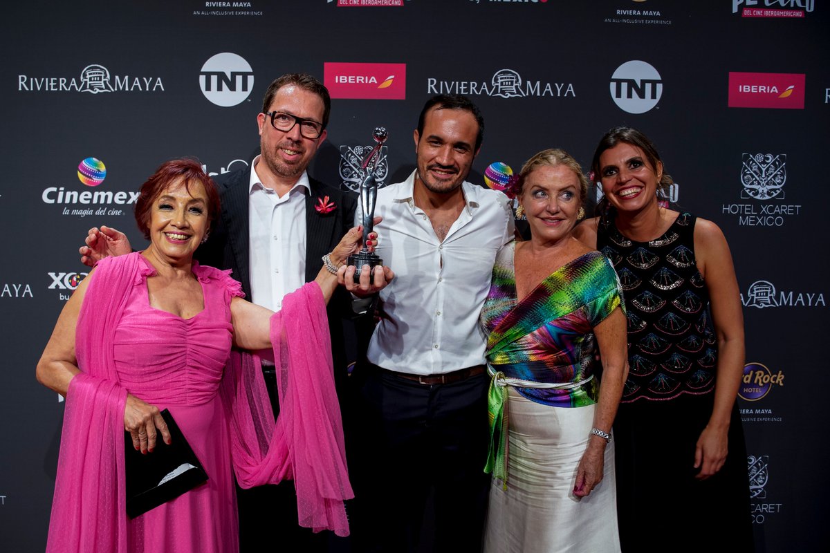 El filme paraguayo <a href="/LasHerederas_py/">Las Herederas</a> se alzó con dos galardones en los #PremiosPLATINO2019 : Mejor Ópera Prima y Mejor Interpretación Femenina (Ana Brun).
¡Enhorabuena a todo su equipo y que viva Paraguay! 👏