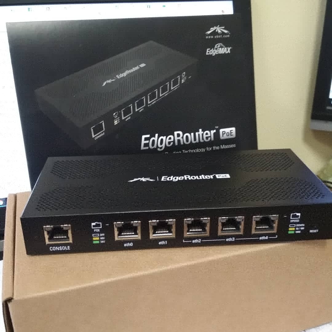 sergey_kozak's tweet photo. Высокопроизводительный роутер Ubiquiti EdgeRouter POE (ERPoe-5) на 5 портов, EdgeMAX. Выполняет сразу ряд функций - маршрутизация 1 млн. пакетов в секунду, аппаратно-ускоренная коммутация, поддерживает технологию POE на каждом своем порту 802.3 af. #ntools #ntoolscomua #ubnt https://t.co/yk6tKVB5cT