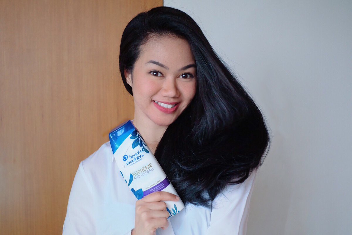 Lupakan segala kesalahan yang pernah diperbuat, move on untuk hidup yang lebih bermakna. Sambut hari kemenangan, bersihkan hati, dan tampilkan pesona rambut lembut bebas ketombe dengan Head &amp; Shoulders Supreme Anti-Hairfall Baru. #MoveOnBro #HeadandShoulders