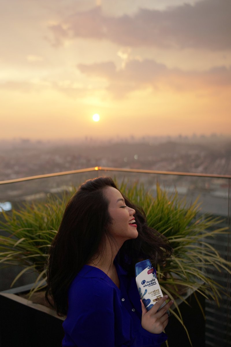Menatap masa depan di kala senja dengan rambut bercahaya. Tinggalkan masa lalu, saatnya Move On ke Head and Shoulders Supreme Anti-Hairfall Baru yang akan membuat rambut bebas ketombe dan tidak khawatir rontok lagi.  #MoveOnBro #HeadandShoulders