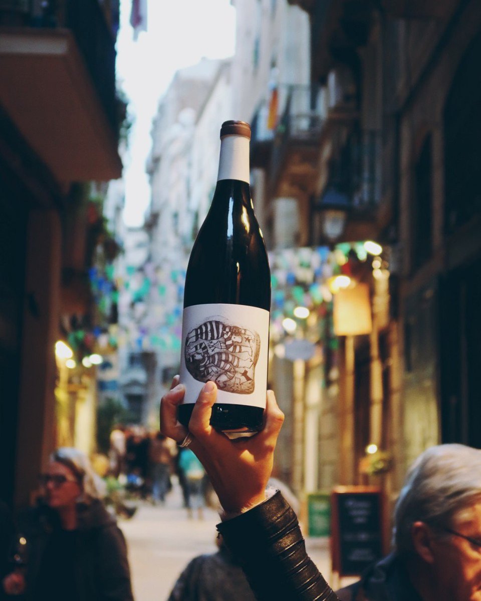 vinsdepedra's tweet photo. Posa un #Folls a qualsevol de les teves festes i l'èxit estarà assegurat. És divertit, versàtil i marida fàcilment. Què més pots demanar?
#vinsdepedra #montblanc #doconcadebarbera #trepat #vicatala #vicatalà #catalanwine #vinsdepedramenamora @DOConcaBarbera https://t.co/YK5ATfCh7z