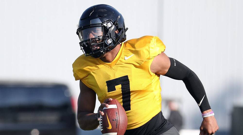 NFLDraft_2020's tweet image. 2020 NFL Top Seniors: QB
12 Blake Barnett SOUTH FLORIDA
11 Brady White MEMPHIS
10 Riley Neal VANDERBILT
9 Kelly Bryant MISSOURI