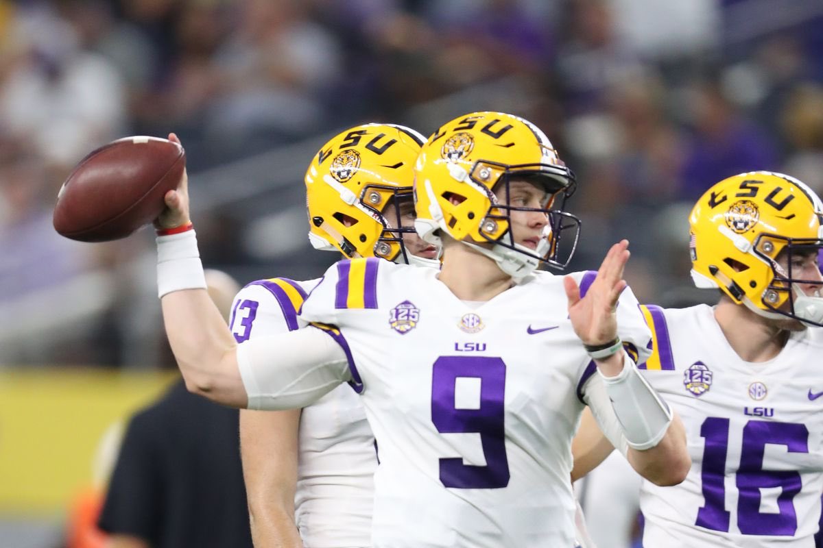 NFLDraft_2020's tweet image. 2020 NFL Top Seniors: QB
8 Joe Burrow LSU
7 Jake Bentley SOUTH CAROLINA
6 Brian Lewerke MICHIGAN STATE
5 Shea Patterson MICHIGAN