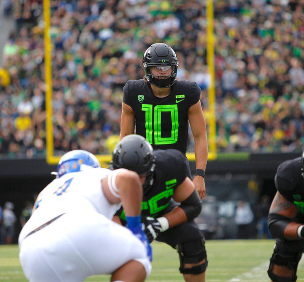 NFLDraft_2020's tweet image. 2020 NFL Top Seniors: QB
4 Steven Montez COLORADO
3 Jalen Hurts ALABAMA
2 Nate Stanley IOWA
1 Justin Herbert OREGON