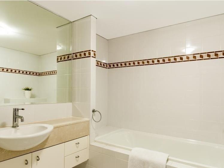 SheadProperty's tweet image. Luxurious resort style with a harbour view | A magnificent furnished 2 bedroom apartment + study 🍃🌉 

🛏️ 2 | 🛁 2 | 🚘 1

LEASE - 1801/2 Quay Street, HAYMARKET | bit.ly/2Jbsxkn

Contact agents:
Ivy He
📞 (02) 8448 1224

Victor Cai
📱0431 500 571
📞 (02) 8448 1223