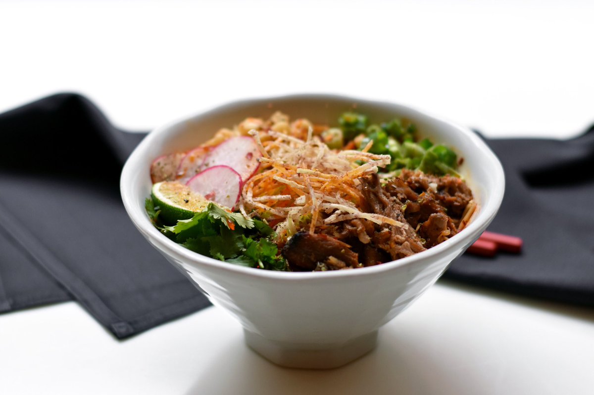 SlurpingTurtle's tweet image. Pozole Ramen — spicy three-chili broth w/ carnitas, hominy, cilantro, napa slaw, sliced radish, crispy taro strips, scallions, chili oil, oregano, lime wedge #pozole #noodleofthemonth #mondaymotivation #may #noodlelove #mondayblues