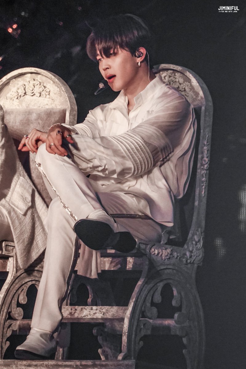 jiminiful's tweet photo. 190512 #JIMIN
dionysus in the rain.

#지민 #방탄소년단 @BTS_twt https://t.co/YVgl7f94WG