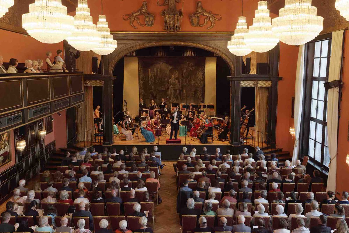 Am Mittwoch (15. Mai 2019) starten wir um 19.30 Uhr unseren Zyklus mit Sommerkonzerten im #MünchnerKünstlerhaus am Lenbachplatz.
Infos/Karten: kammerdacapo.de/de/konzerte/fe…