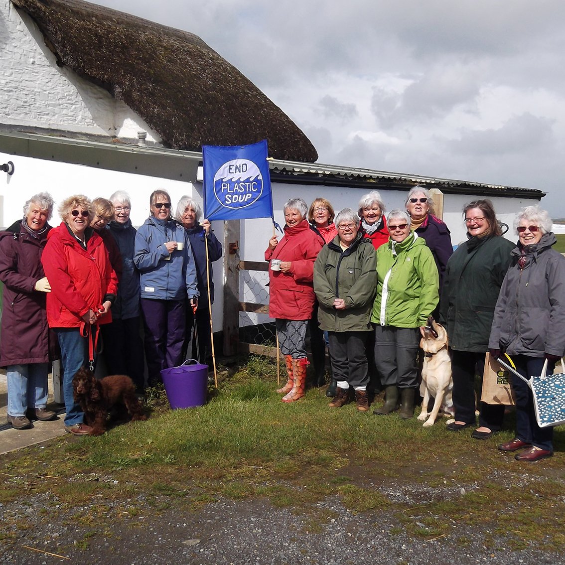 BidQuaysWi's tweet photo. Great work from all the ladies who attended Dune Bay Beach Clean event alongside ladies from Insto, Yelland &amp; Fremington WI #BeachClean #instow #instowbeach #Yelland #Fremington #EndPlasticSoup #womensinstitute #wi #devon #northdevon #BQWI https://t.co/qlDtxdSj4t