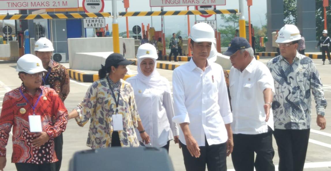 Yeay! Tol Malang - Pandaan sudah resmi dibuka Presiden <a href="/jokowi/">Joko Widodo</a>. Masih gratis sampe Lebaran. Tarif tol setelah Lebaran, belum ditentukan. Tunggu keputusan Menteri PUPR ya ker. 

Oiya, tolnya dibuka buat umum mulai besok, 14 Mei 2019 pukul 07.00 WIB. Hari ini belum bisa