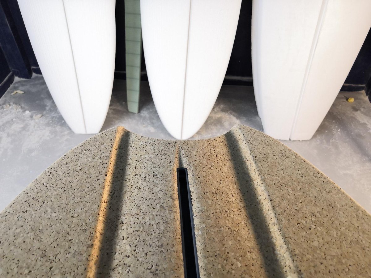 NotoxAustralia's tweet photo. New #Korko pro model made of #cork. Generous dimensions for more fun in small conditions (6'0 x 21.5 x 3 x 50 litres). A big  channel and a moon tail for the style ☺️. Three plugs for standard or twin daggerboard mounting, for more versatility. https://t.co/1x16riLUaB
