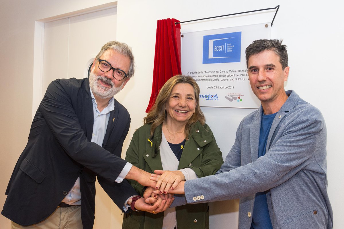 Aquí tenéis el vídeo de la inauguración de ECCIT (25/04/2019). Asistieron al acto Isona Passola, presidenta de la  Academia del Cine Catalán, y Fèlix Larrosa, alcalde de Lleida.  Gracias a todxs lxs que nos acompañasteis en ese día tan especial. youtube.com/watch?v=G6HPxp….