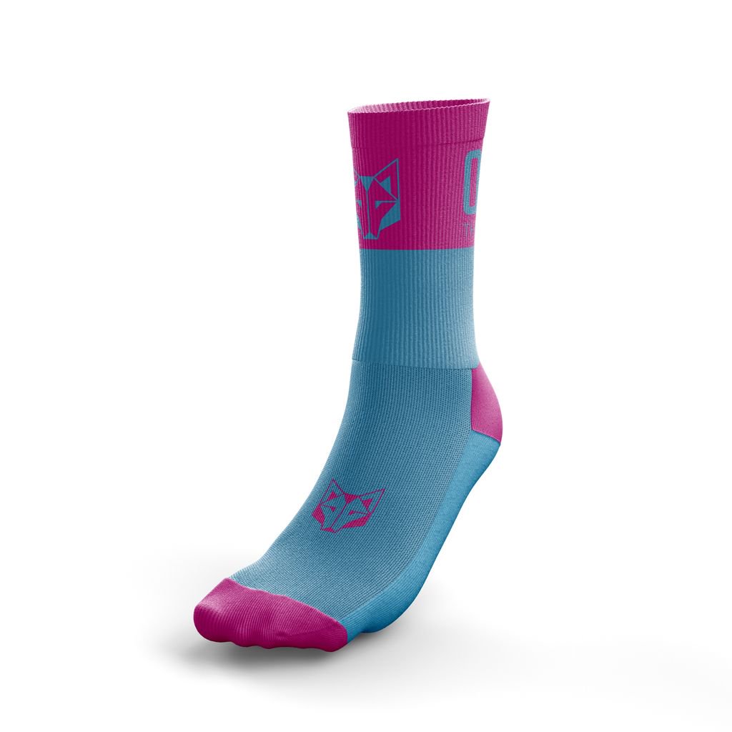En la semana de la OTSO @otsosport @trailmenorcacdc os presentamos una nueva prenda que estará a la venta en la feria del corredor. Tendremos tres gamas: azul marino-blanco; rosa-azul turquesa y naranja-negro. Os esperamos !!