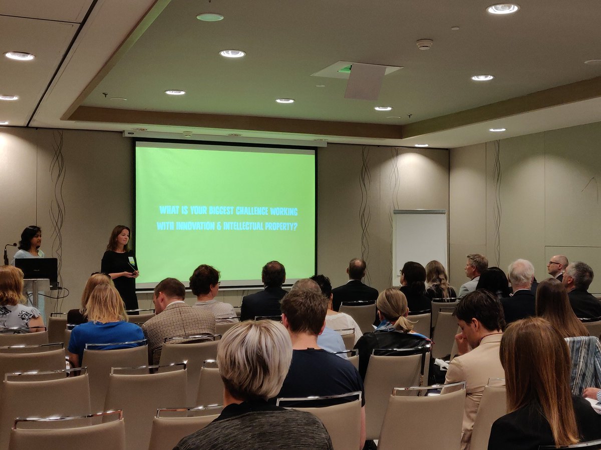 StewieKee's tweet image. Participants sharing their challenges with managing IP&amp;amp; innovation during Mirjam Ros &amp;amp; Deepika Jeyakoodi&apos;s highly interattive workshop #InnovationMatrix #iaccmeurope2019