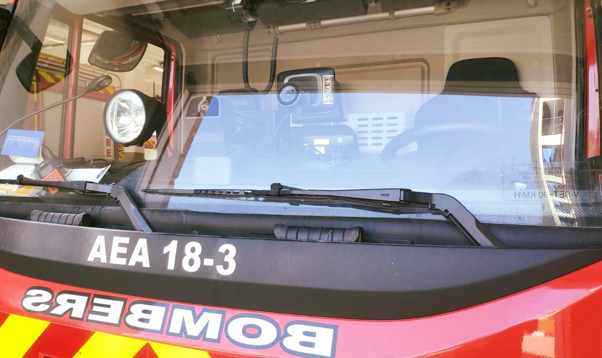 bomberosvlc's tweet photo. Actualización y ampliación de los sistemas de navegación en la flota de vehículos de @bomberosvlc 👨🏼🚒🚒🗺
#BombersVLC #AEA18-3 #AMB7 #BUP4 #UEX1 https://t.co/tB5lGXsW4t