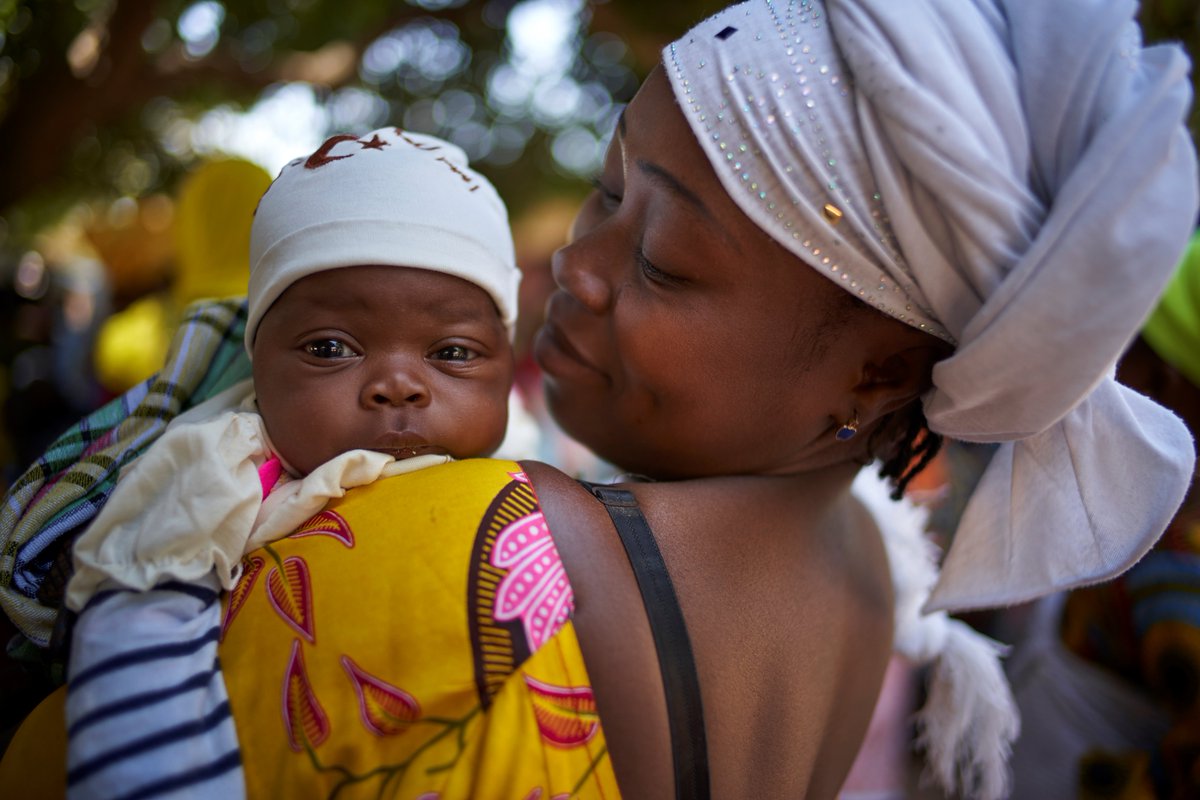 UNICEFGambia's tweet photo. There is nothing as soothing as the embrace, hold or touch from a loving mother.

Happy #MothersDay!

#EveryChildALIVE makes happy mothers. https://t.co/lR53qnYoMQ