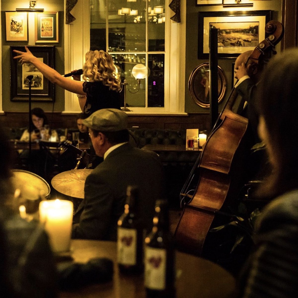 MikeGreenBass's tweet photo. Cool shot by #RonMilsomPhotography from a recent @KimCypher gig @OldCourthouse
#mikegreenbass #doublebass #acousticbass #jazzdoublebass #sax #drums #kimcypher #jazz #cheltenham #vocals #bose #jayhaidebass @MikeGreenBass https://t.co/XZOZK739nd