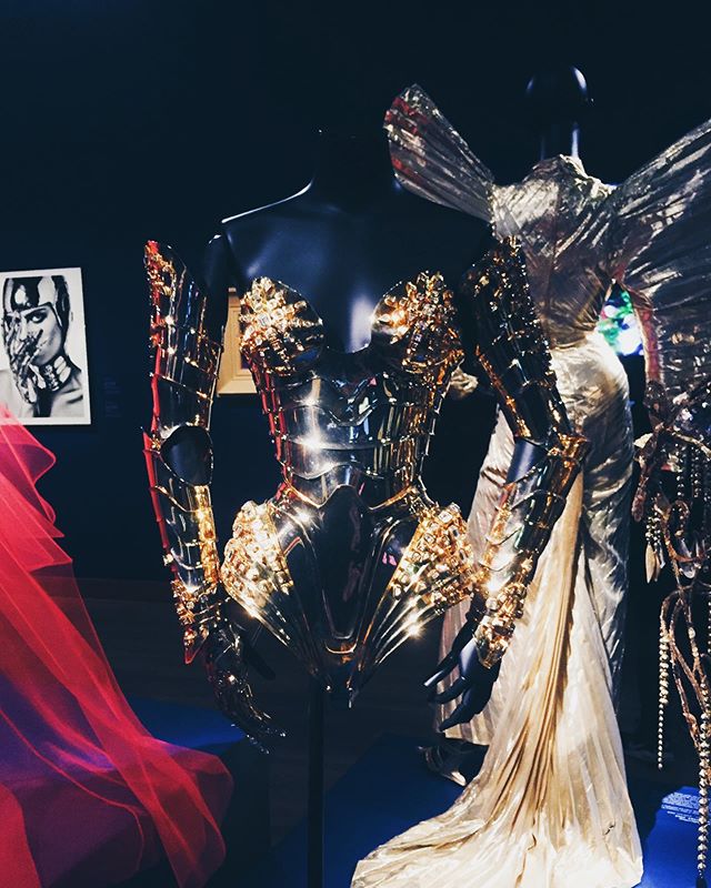 KarinDrunen's tweet photo. Reposting @duccnguyen: - via @Crowdfire
Winter 1995
#ArtMTL @MBAMTL @Montreal #insiderMTL @ManfredTMugler @Mugler #MBAMmugler #Muglerexpo #Muglerexhibition #Couturissime https://t.co/ugqEB0GQef