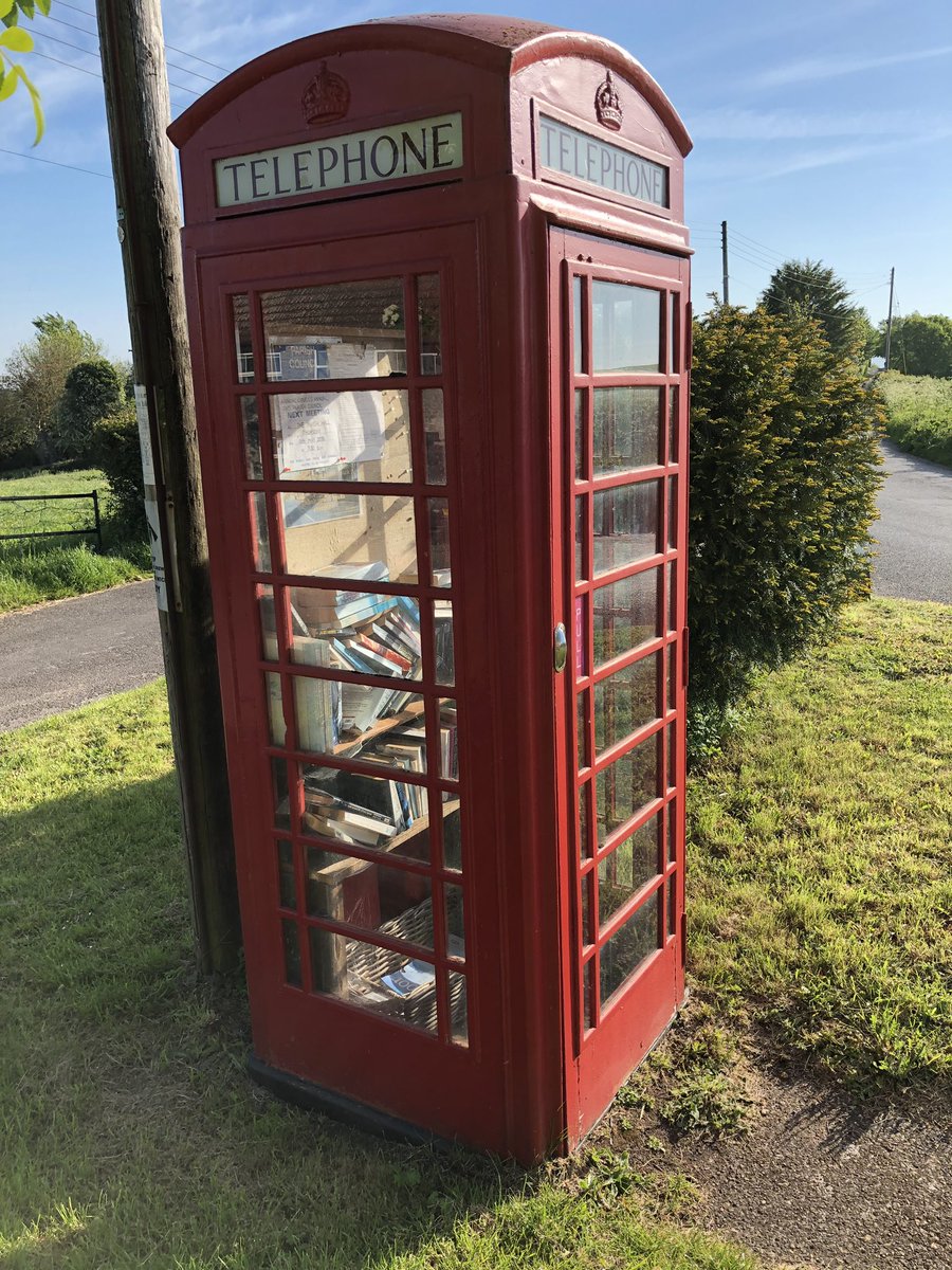 CarpsArmsBS39's tweet photo. The Stanton Wick phone box is now a very useful library & information hub...it’s also an excellent directional landmark as it’s just along the road! #stantonwick #chewvalley #phonebox https://t.co/9MjVdR1XL5