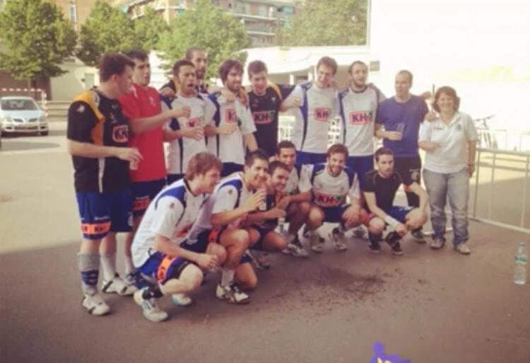 BMGranollers's tweet photo. 🔙 #EfemèrideBMG | Ens llevem amb el record d'un dels equips més implicats del club: @BlancsiBlausBMG!

🔵⚪ Avui fa set anys que va aconseguir l'ascens a 1a Catalana!

😉 Contents de seguir-nos trobant pel Palau! #orgullBMG https://t.co/gHtOS95NNL